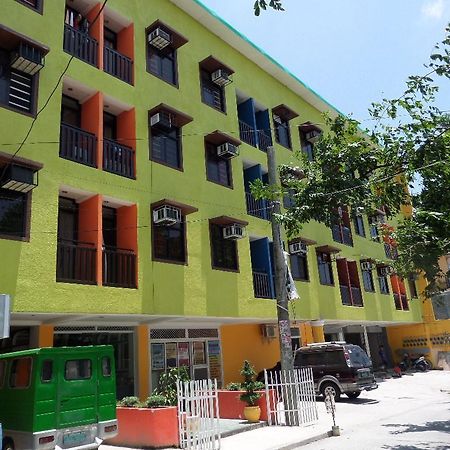 Big M Condotel Las Piñas Eksteriør billede