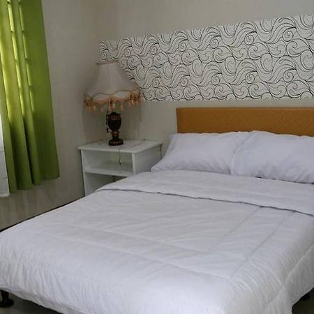 Big M Condotel Las Piñas Eksteriør billede